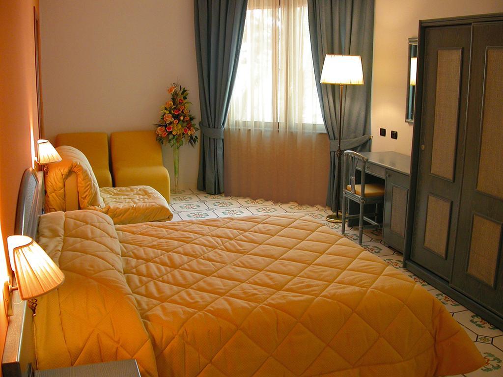 Hotel L' Anicre Варкатуро Экстерьер фото