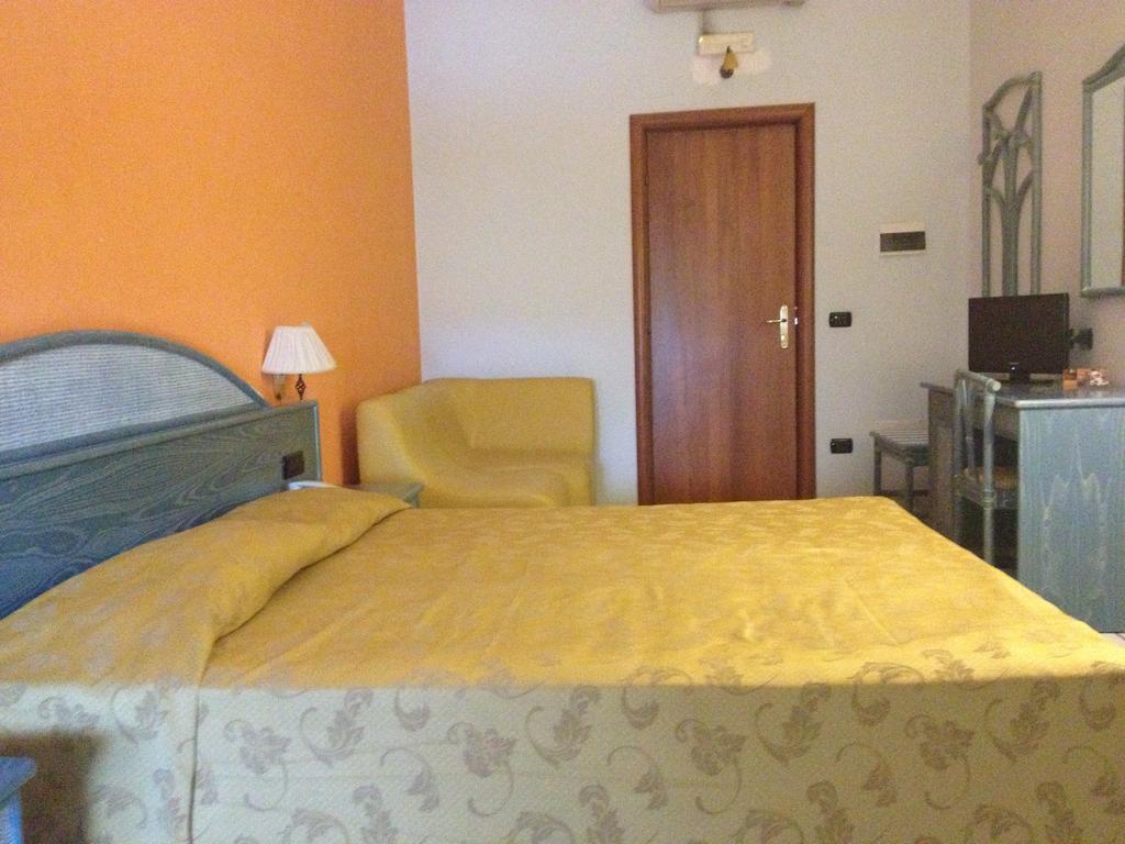 Hotel L' Anicre Варкатуро Номер фото