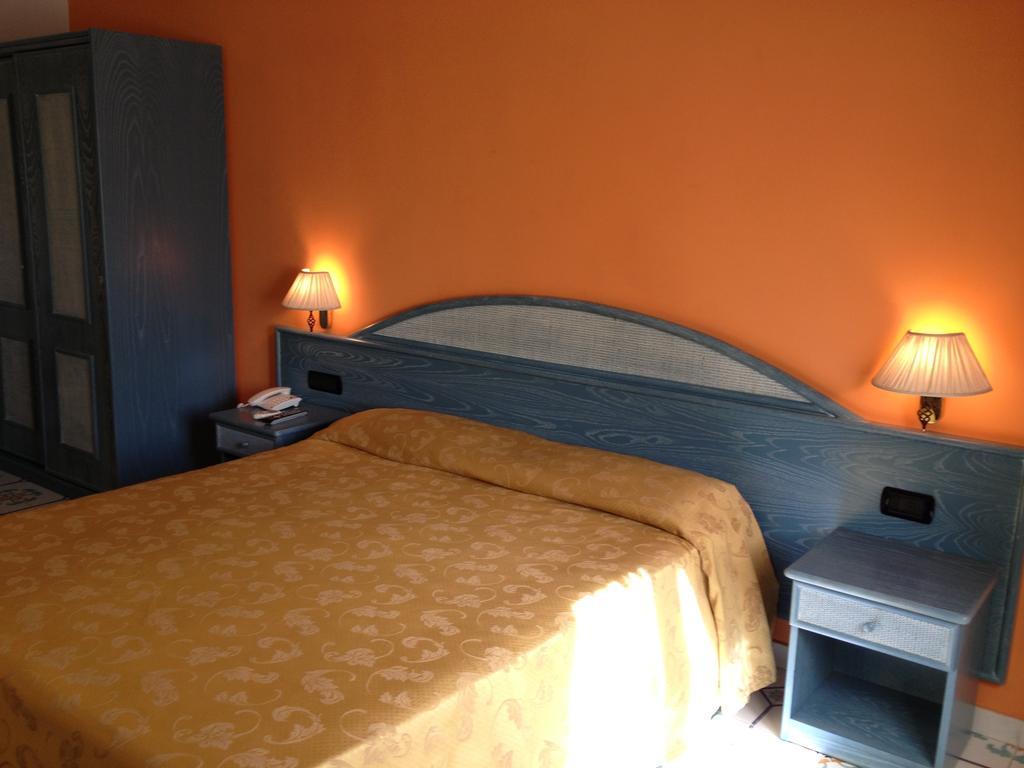 Hotel L' Anicre Варкатуро Номер фото